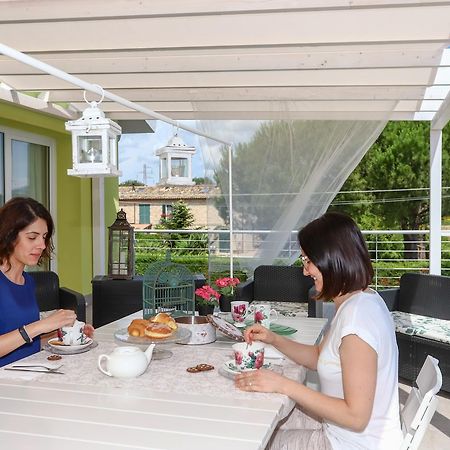 Green House Bed & Breakfast โลเรโต ภายนอก รูปภาพ