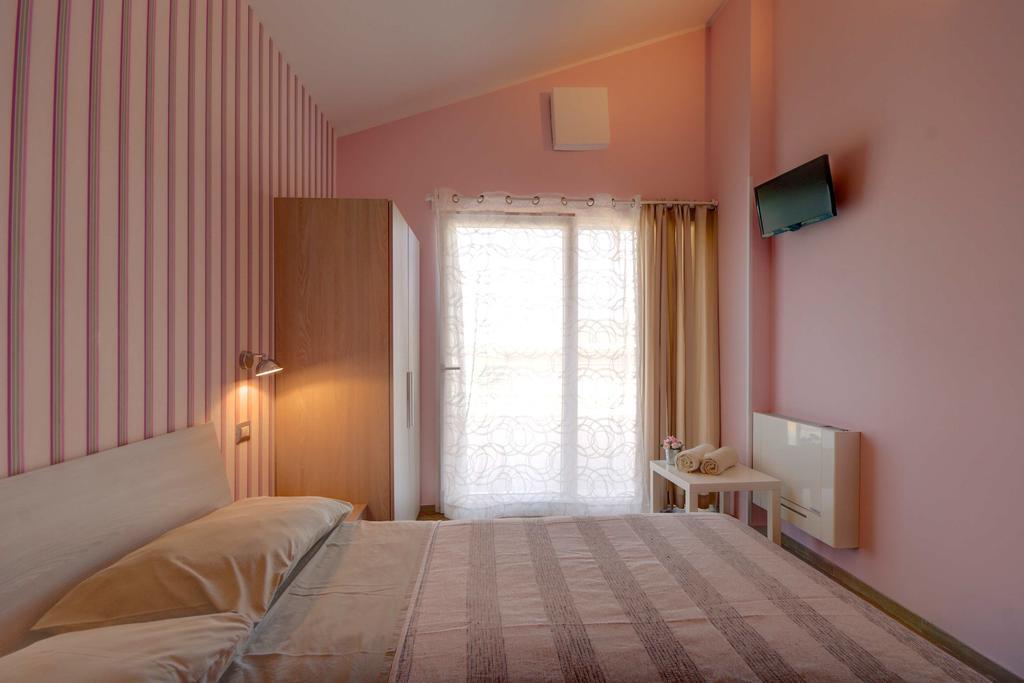 Green House Bed & Breakfast โลเรโต ภายนอก รูปภาพ
