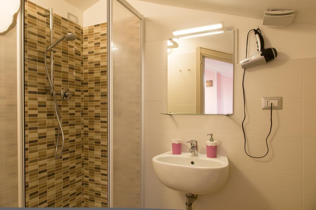 Green House Bed & Breakfast โลเรโต ภายนอก รูปภาพ