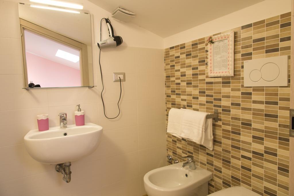 Green House Bed & Breakfast โลเรโต ภายนอก รูปภาพ
